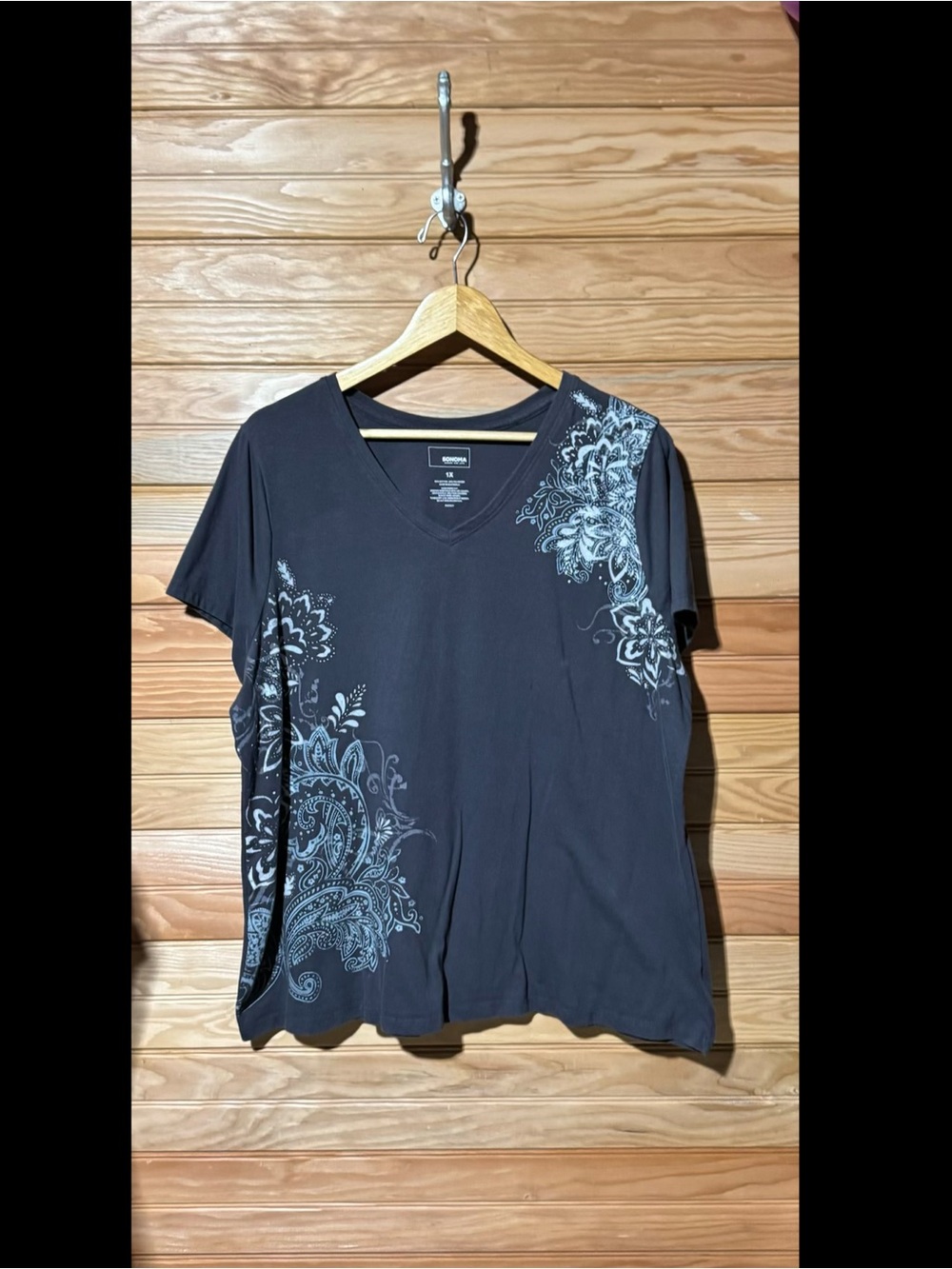 Sonoma Black V-Neck Short Sleeve Top with White Paisley Floral Print